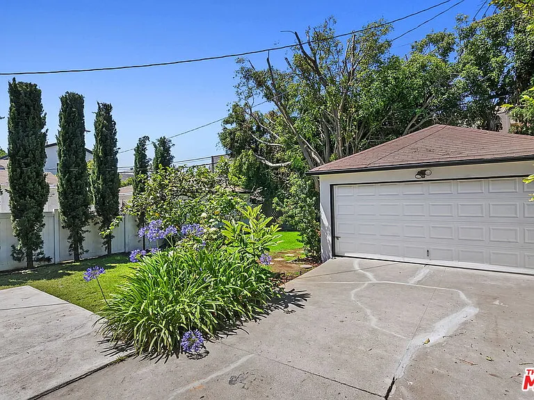 2519 S Bentley Ave — Photo 23
