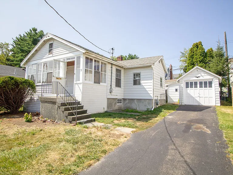 9 Spring Ave — Photo 2