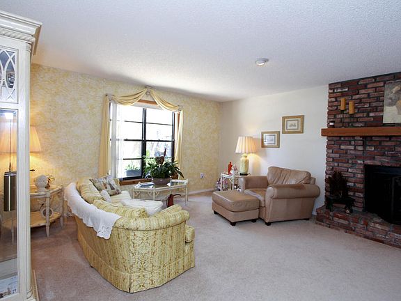 3rd image of 3830 Hidden Hills Dr