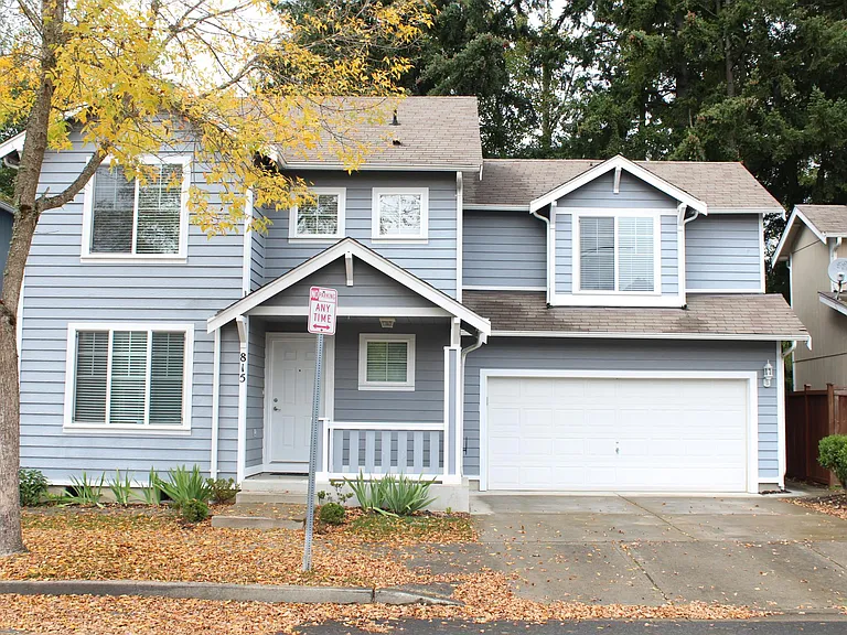 815 27th Ave SE — Photo 1