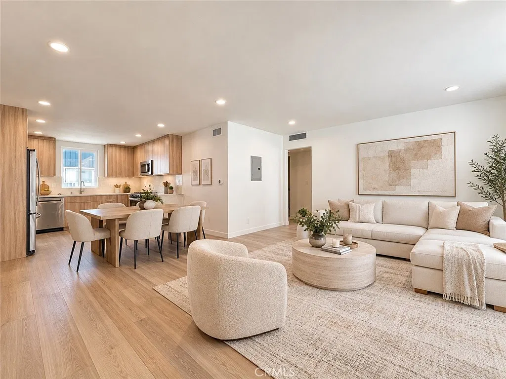 1540 S Beverly Dr — Photo 1