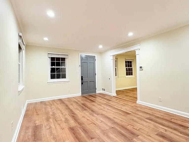 1800 Cody Dr — Photo 2
