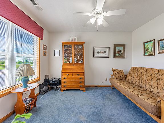 4th image of 233 Lilac Ln #233
