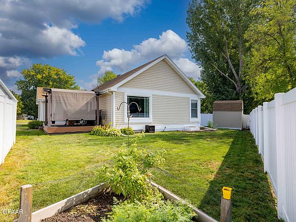 5th image of 2581 Glen Cir