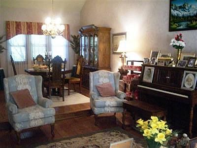 3rd image of 9145 Winding Oak Dr