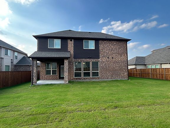 4th image of 1220 Arrowwood Dr