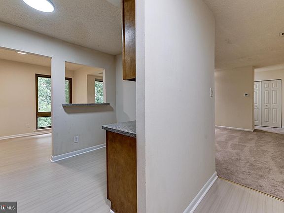 3rd image of 222 Echelon Rd APT 11
