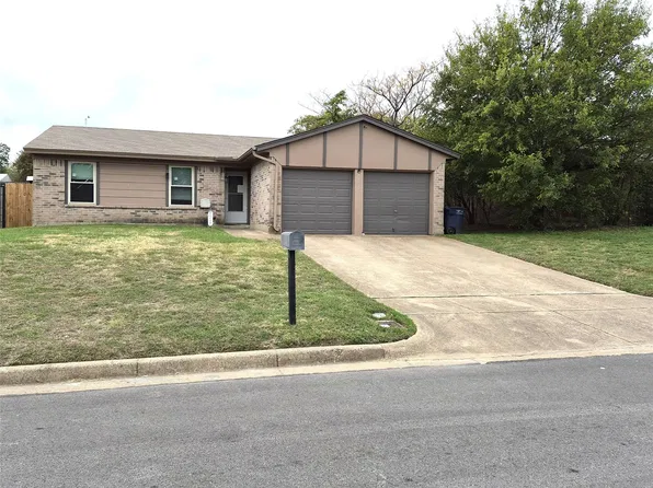 9909 Alemeda Ct, Fort Worth, TX 76108