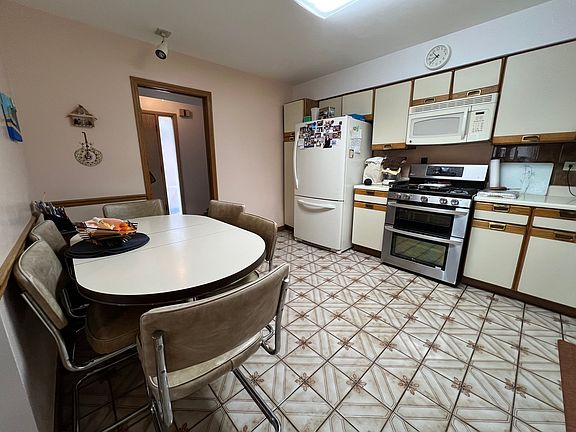 5th image of 7810 Tripp Ave