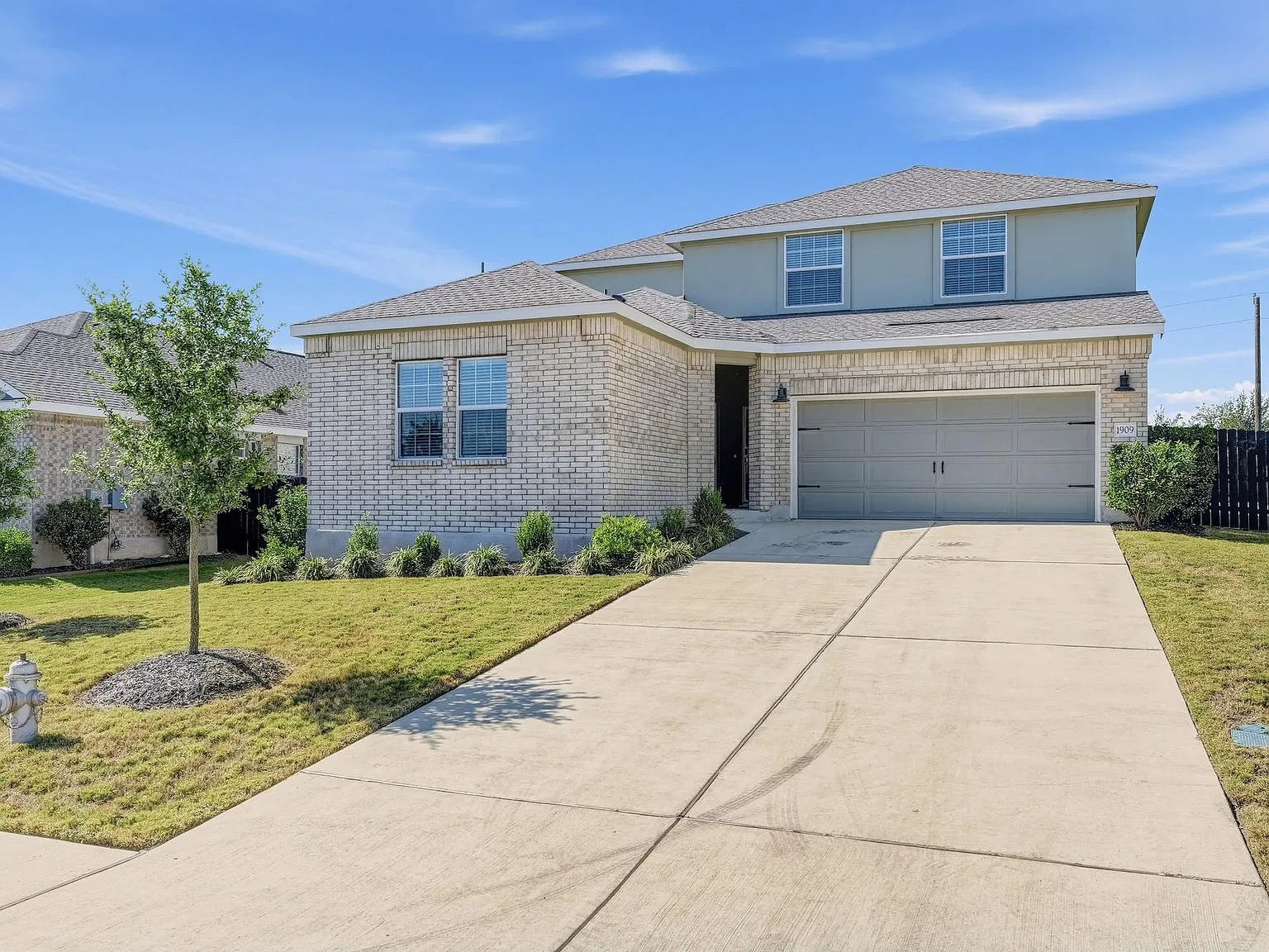 5 bed, 3.0 bath, 3024 sqft, $2,850 — Photo 2