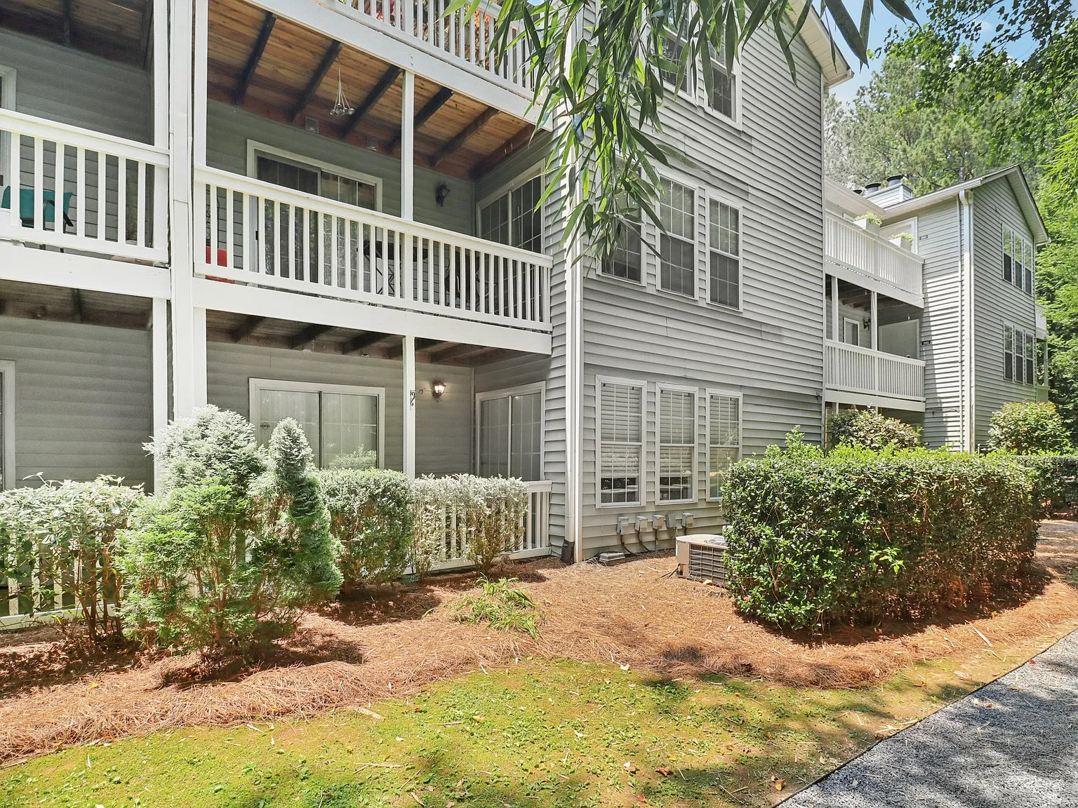 2 bed, 1150 sqft, $1,600 — Photo 3