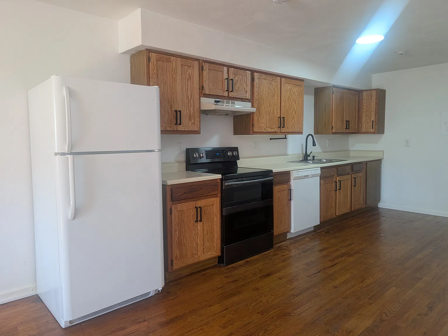 1 bed, 858 sqft, $1,550 — Photo 4