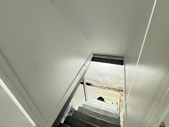 3rd image of 805 W Grove St #1