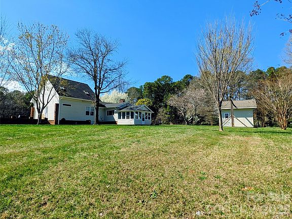 3rd image of 8623 McIlwaine Rd