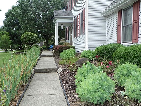 3rd image of 213 N Courtney Dr