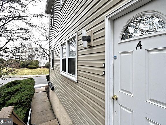 5th image of 709 Willow St APT 2A