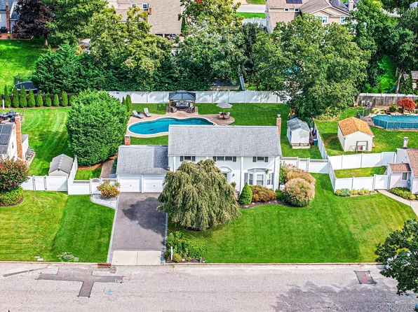 19 Pritchard Crescent, Port Jefferson Station, NY 11776