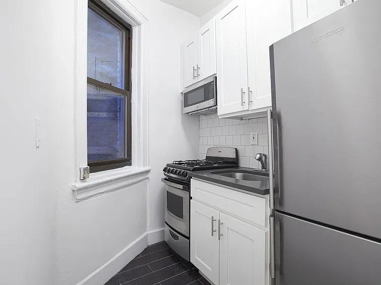 148 W 10th St #2A — Photo 3