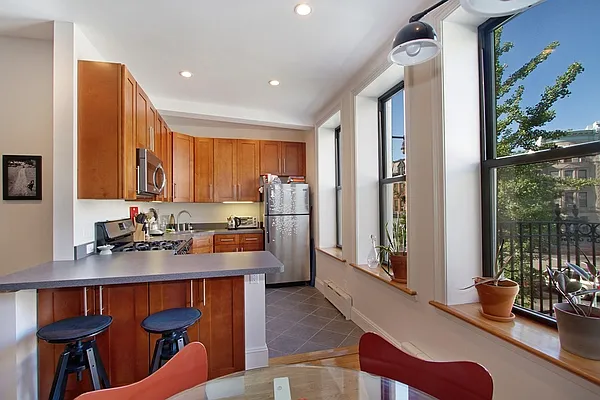 Rented by R New York | media 13