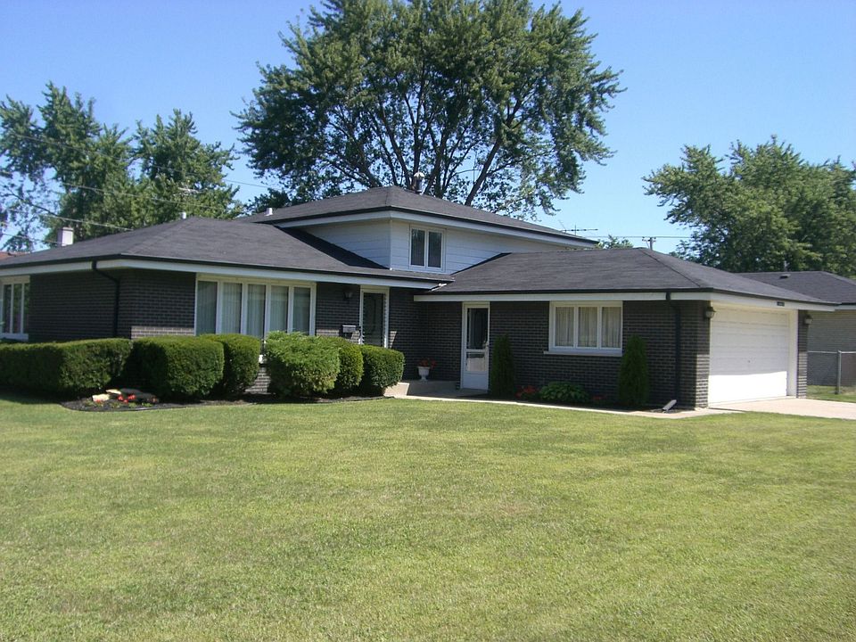 1st image of 928 E 171st