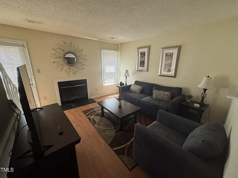 863 Dalewood Dr — Photo 1