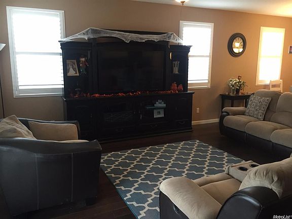 4th image of 300 Bramble Ct