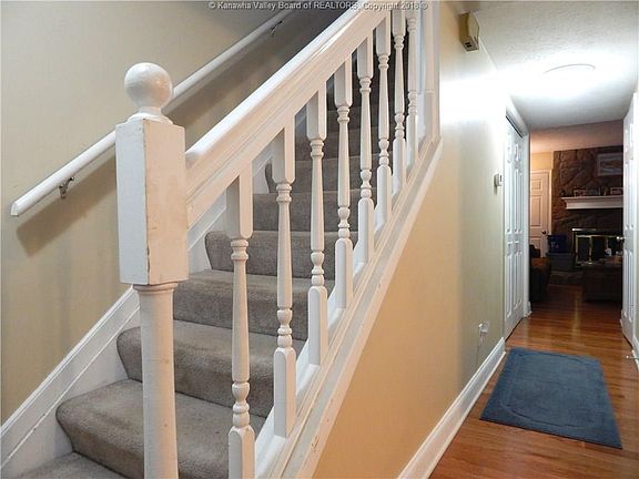 3rd image of 204 Fairway Dr