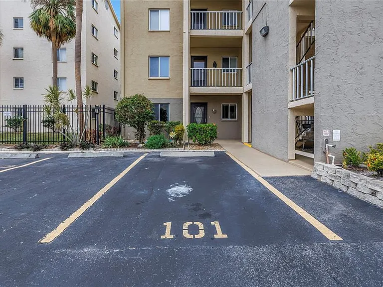 3500 Lake Bayshore Dr #K101 — Photo 4