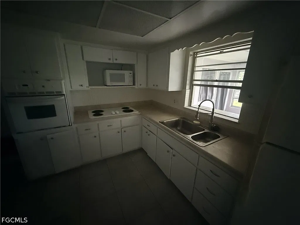 3 bed, 2.0 bath, 1352 sqft, $1,800 — Photo 1