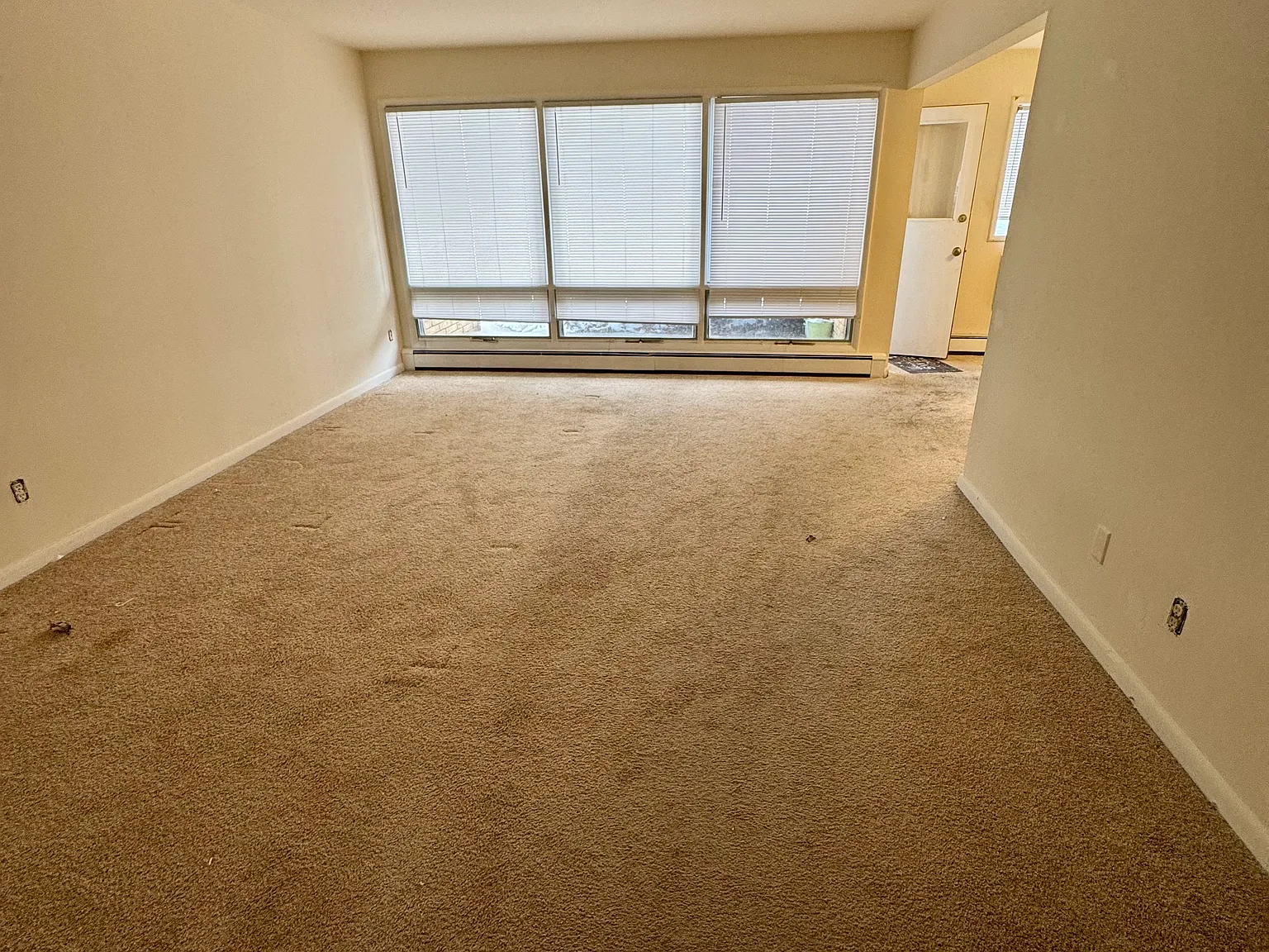 2 bed, 875 sqft, $1,925 — Photo 2