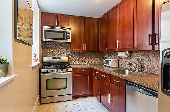 2nd image of 1208-1206  Pacific Street #2