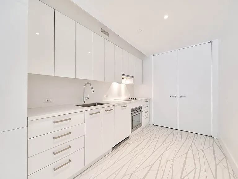 329 Pleasant Ave #1B — Photo 8