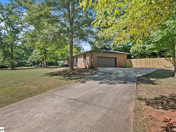 4th image of 200 Dronfield Dr