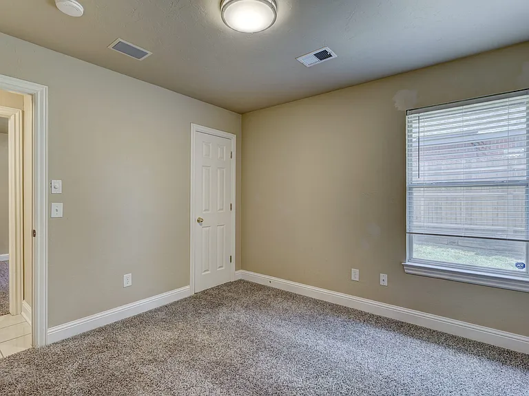 2104 Del Simmons Dr — Photo 38