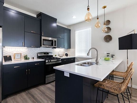 5th image of 406 38th St #N