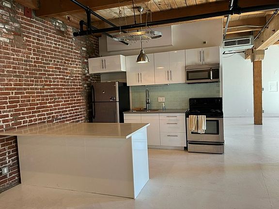 2nd image of 900 E 1st St APT 212