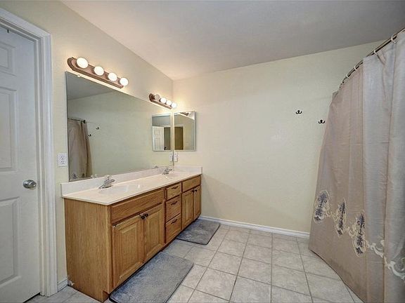 5th image of 2020 Cottonwood Dr