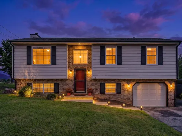 1104 Christy Cir, Salem, VA 24153