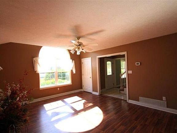 4th image of 510 Eileen Ct