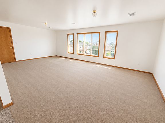 3rd image of 108 Biltmore St Floor 2