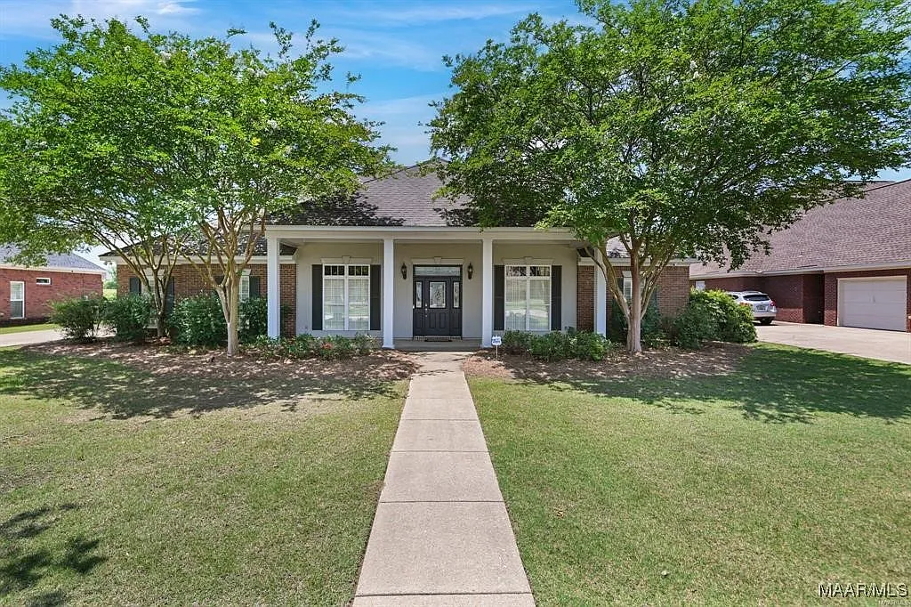 4 bed, 2.5 bath, 2621 sqft, $3,250 — Photo 1