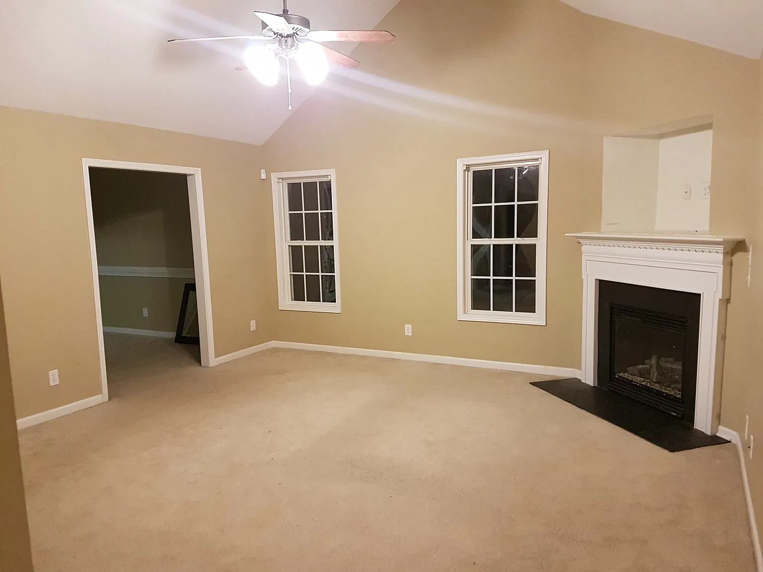 4 bed, 2076 sqft, $2,050 — Photo 3