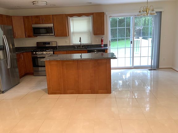 3rd image of 3533 Olympic St