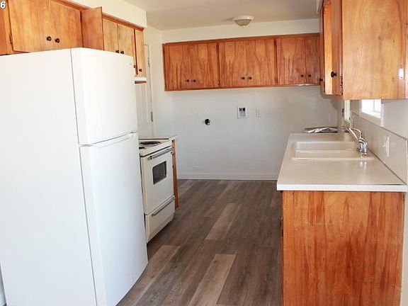 5th image of 122 S 38th St
