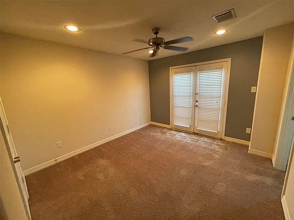 3rd image of 3710 Sherwood Ln Unit 105