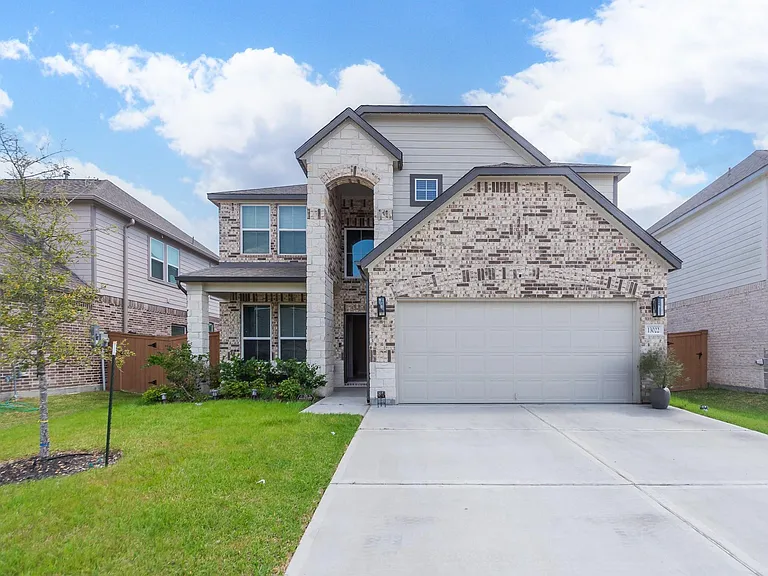 13022 Mid Stocket Dr — Photo 1