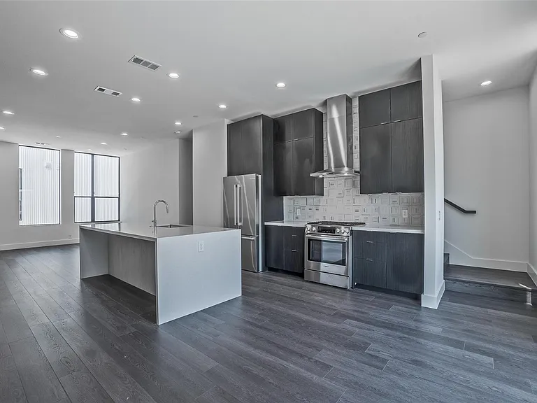 4322 Roseland Ave #3 — Photo 6