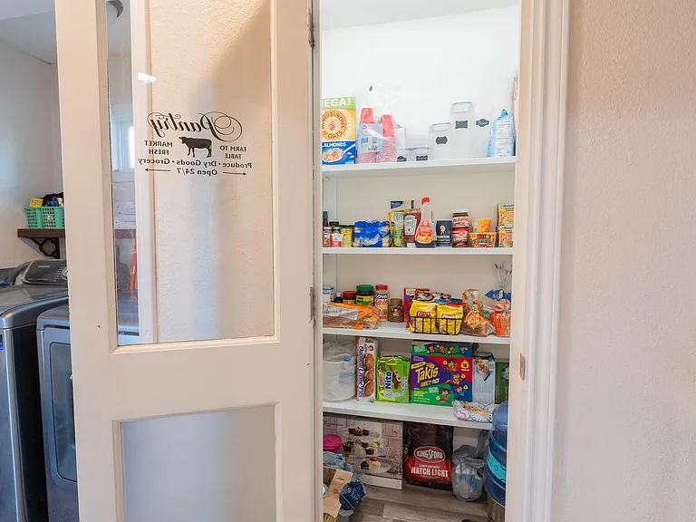 604 W A St — Photo 15