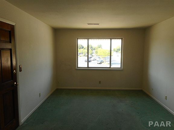 2nd image of 3623 N Sterling Ave APT B5