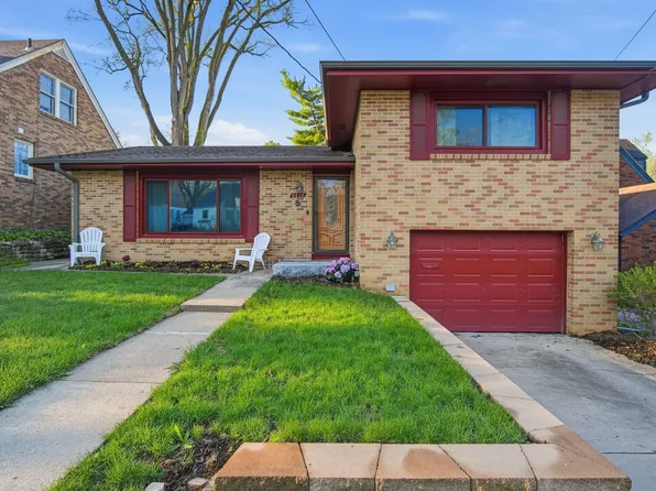 6428 Elmcrest Dr, Windsor Heights, IA 50324